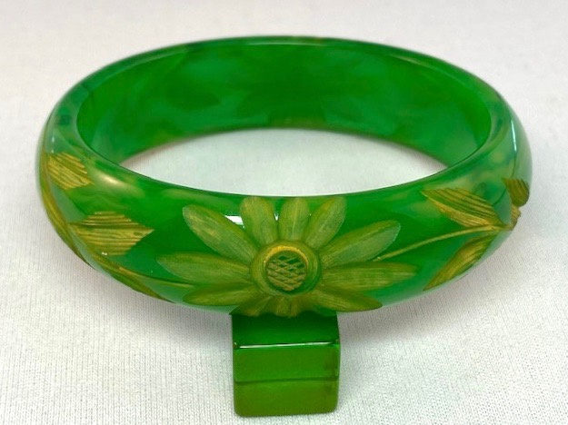 BB183 flower carved cloudy marbled green bakelite bangle